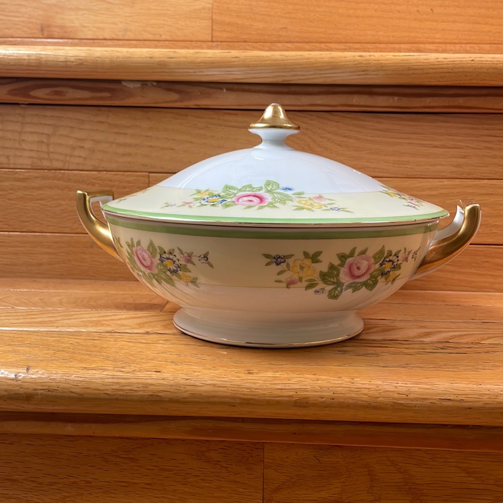 White Floral Serving Dish With Lid Size 9”